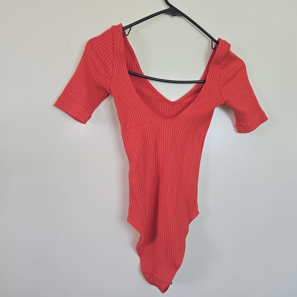 Elegant Red Off-Shoulder Top Size XS - Picture 3 of 5